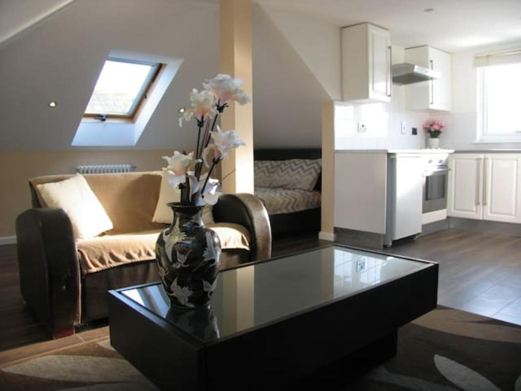 Modern Cosy Private Studio, Wifi, Ip-Tv, Must See Romford Eksteriør bilde